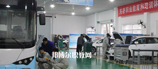 南京市公用事業(yè)技工學校地址在哪里，哪個地區(qū)，哪個城市?