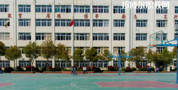 南京工業(yè)技術(shù)學(xué)校地址在哪里，哪個(gè)地區(qū)，哪個(gè)城市?