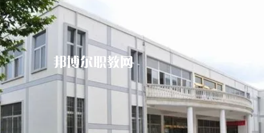 江蘇省金湖中等專業(yè)學校地址在哪里，哪個地區(qū)，哪個城市?