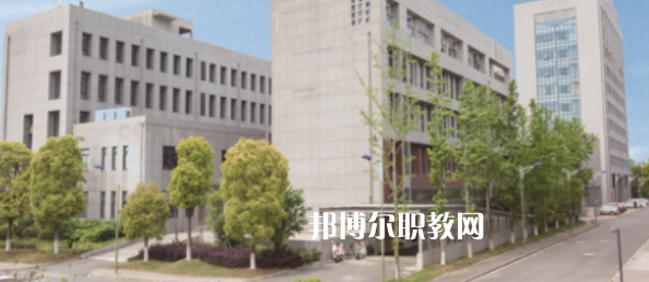 江蘇省邗江中等專業(yè)學(xué)校地址在哪里，哪個地區(qū)，哪個城市?