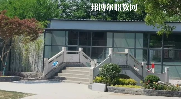 泰州市姜堰區(qū)江淮職業(yè)高級中學地址在哪里，哪個地區(qū)，哪個城市?