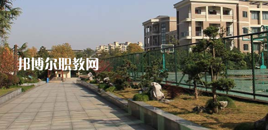 杭州市城西中學(xué)職高部地址在哪里，哪個地區(qū)，哪個城市?