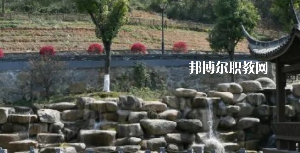杭州市富陽區(qū)職業(yè)高級中學(xué)地址在哪里，哪個地區(qū)，哪個城市?
