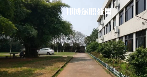 蘭溪市第六中學(xué)地址在哪里，哪個地區(qū)，哪個城市?