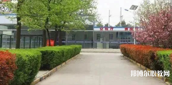 西安軌道交通技師學(xué)院地址，乘車路線