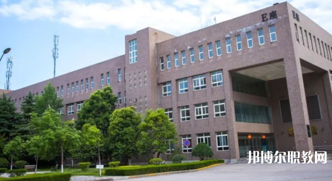 西安技師學(xué)院地址，乘車路線