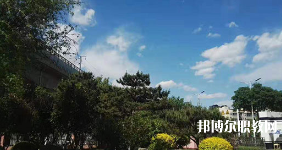 唐山市豐南區(qū)中等專業(yè)學(xué)校地址，乘車路線
