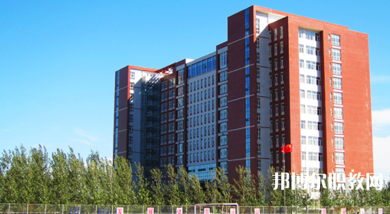 保定市科技中等專業(yè)學(xué)校地址，乘車路線
