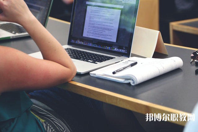 湖北哪里的職教中心能讀財(cái)務(wù)會(huì)計(jì)專業(yè)