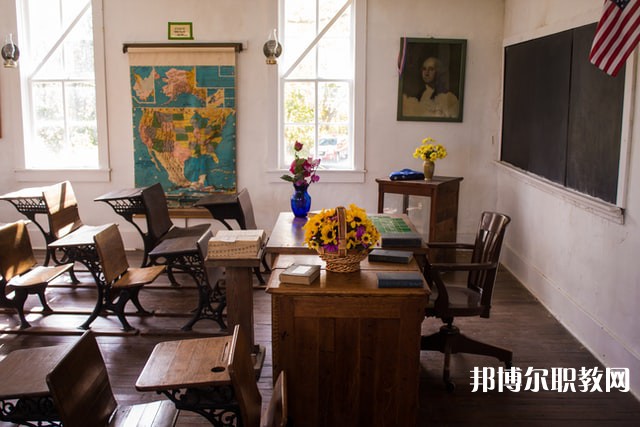 廣東哪里的中專學(xué)校能讀工業(yè)機(jī)器人技術(shù)應(yīng)用（機(jī)電技術(shù)應(yīng)用）專業(yè)