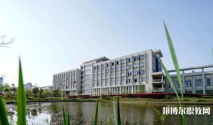 2024蕪湖汽車工程學(xué)校招生計(jì)劃 招生人數(shù)是多少(附要求、條件、對(duì)象)