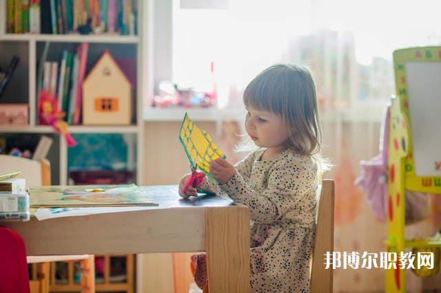廣西哪里的職業(yè)學校能讀服裝制作與生產管理專業(yè)