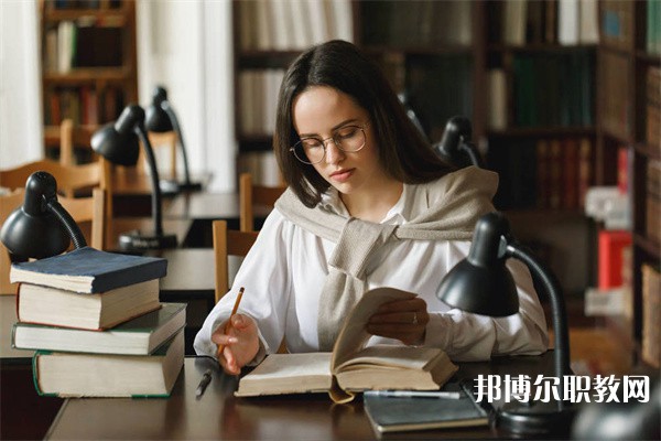 廣西哪里的職業(yè)學(xué)校能讀航空地勤(地勤、票務(wù)方向)專業(yè)