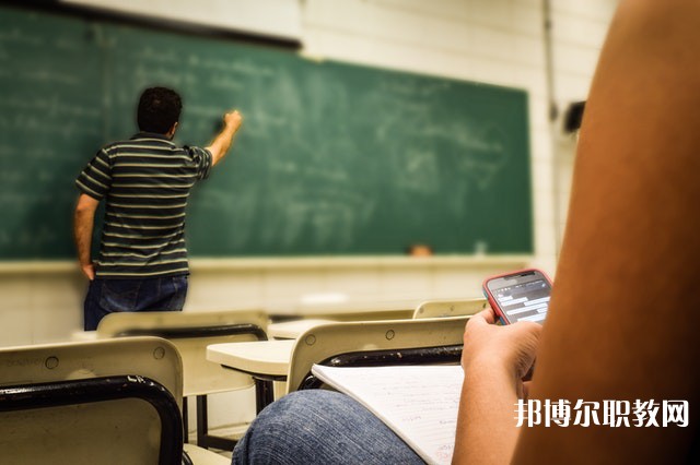 廣西哪里的中職學校能讀加工中心技術(shù)專業(yè)