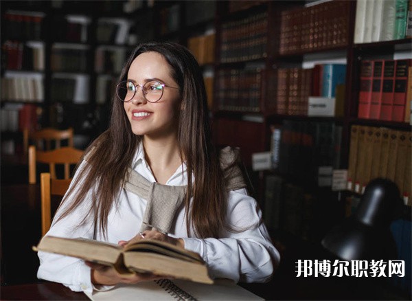 廣西哪里的中職學(xué)校能讀農(nóng)業(yè)機(jī)械使用與維修(汽修運(yùn)用與維修、數(shù)控技術(shù)、無人機(jī)方向)專業(yè)