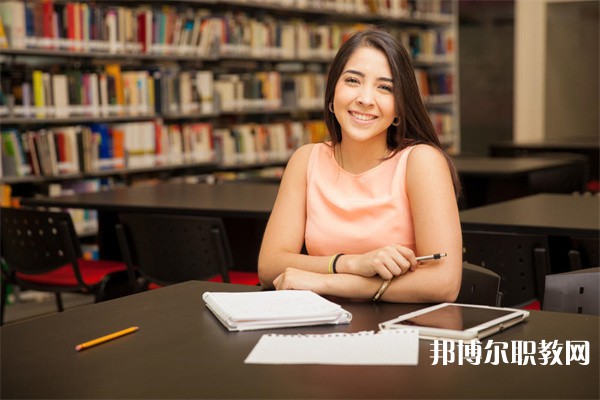 廣西哪里的職教中心能讀旅游服務與管理(導游、休閑農(nóng)業(yè)方向)專業(yè)
